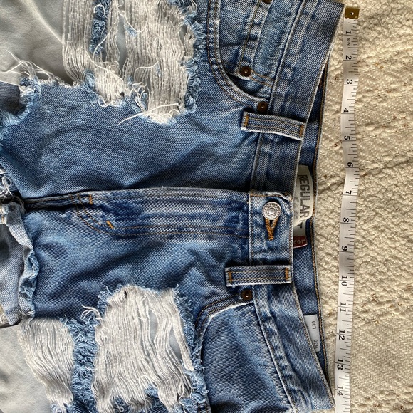 Vintage Levi High Waisted Shorts - Picture 5 of 5